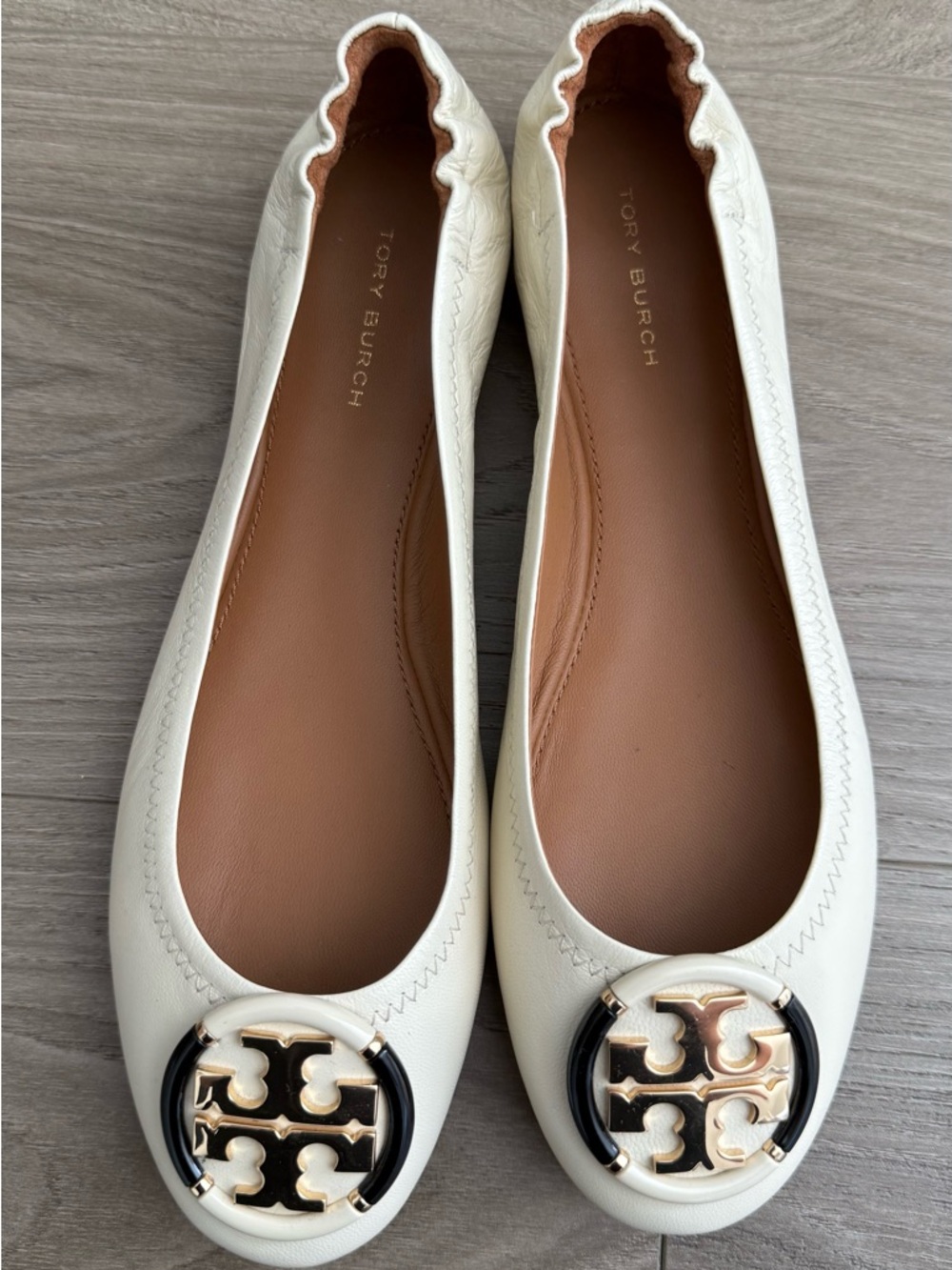 Tory Burch, Size 7, Cream Leather Ballet Flats with Gold & Black Logo